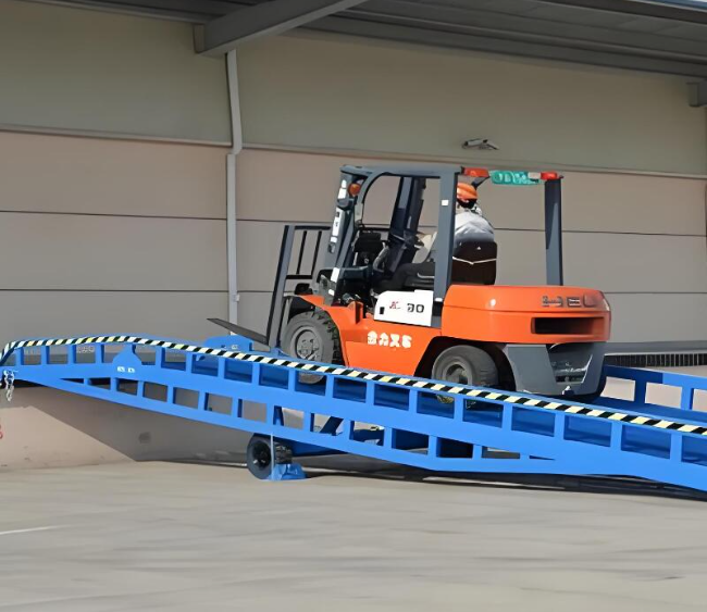 奇台移动式卸货平台（叉车用）